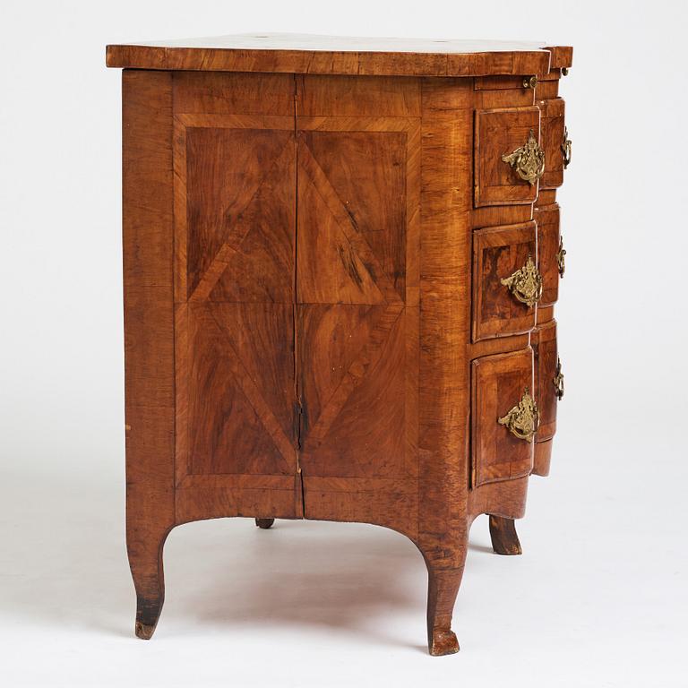 A Swedish late Baroque 18th century commode attributed to  J. H. Fürloh, master 1724.