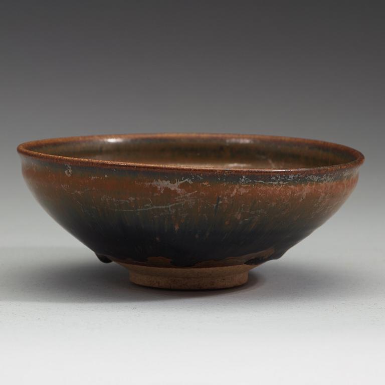 SKÅL, keramik. Cizhou, northern blackware. Sannolikt Jindynastin (1115-1234).