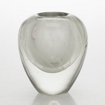 Gunnel Nyman, A glass vase, model 'GN 33', Nuutajärvi Notsjö 1949 - 1951 unsigned.