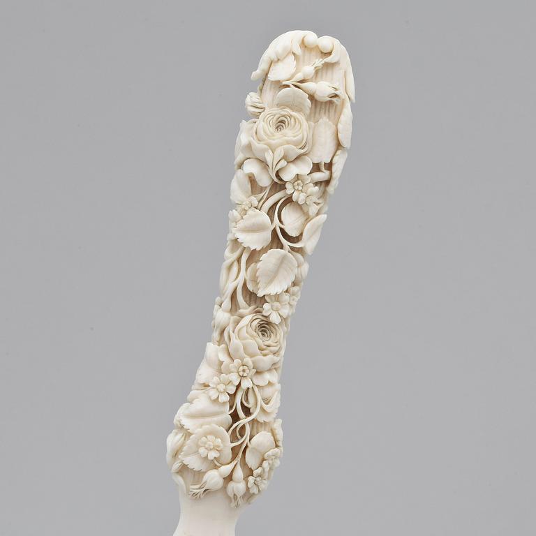 SIDVÄNDARE, elfenben, 1800-tal.