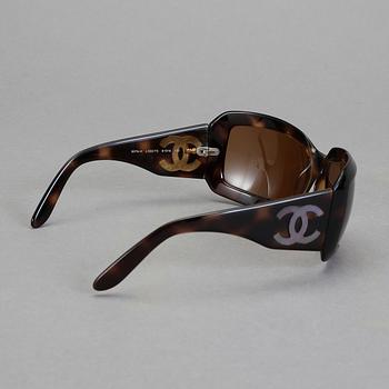 SOLGLASÖGON, Chanel.