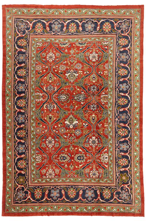 An antique 'Ziegler' carpet, Sultanabad area, ca 533 x 358 cm.