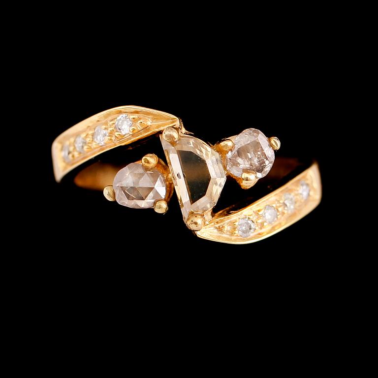 RING, 8 k guld, diamanter tot 1.08 ct.