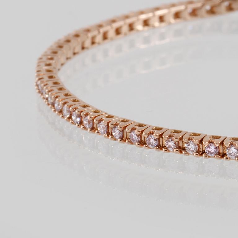 ARMBAND, 18K guld med briljantslipade diamanter 1,05 ct. Vikt 6,1 gram.