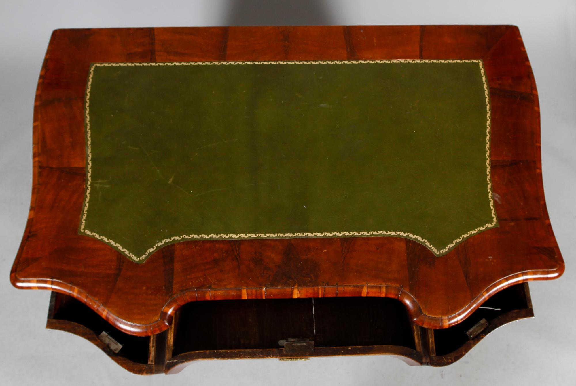 SKRIVBORD, senbarock, 1700-tal.