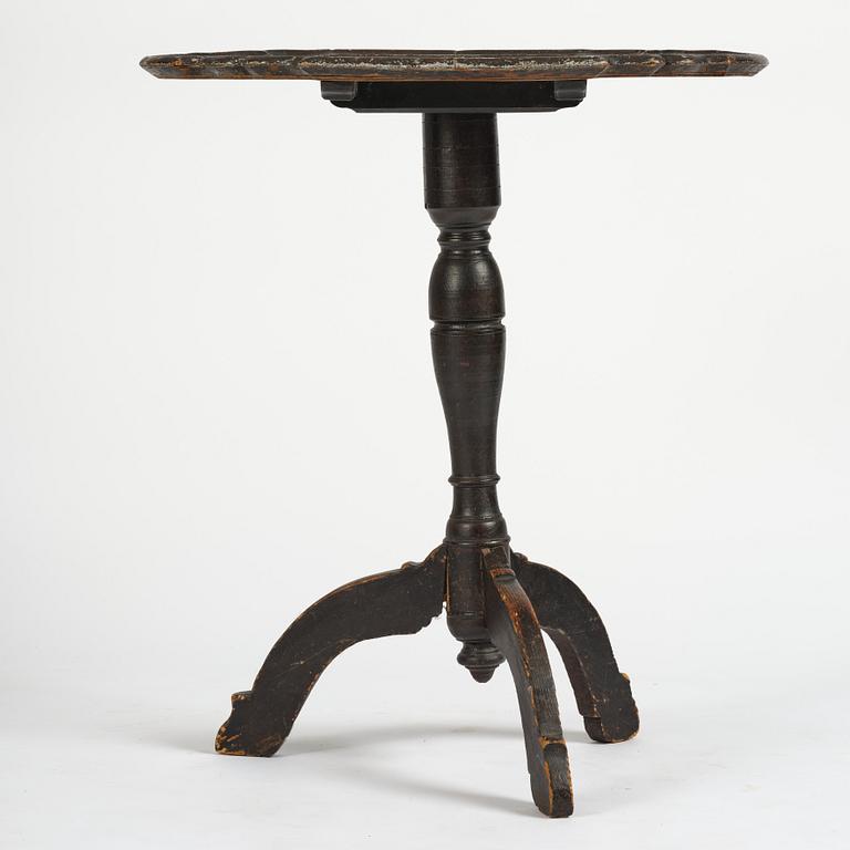 A Swedish late baroque japanned tilt-top tea table, mid 18th century.