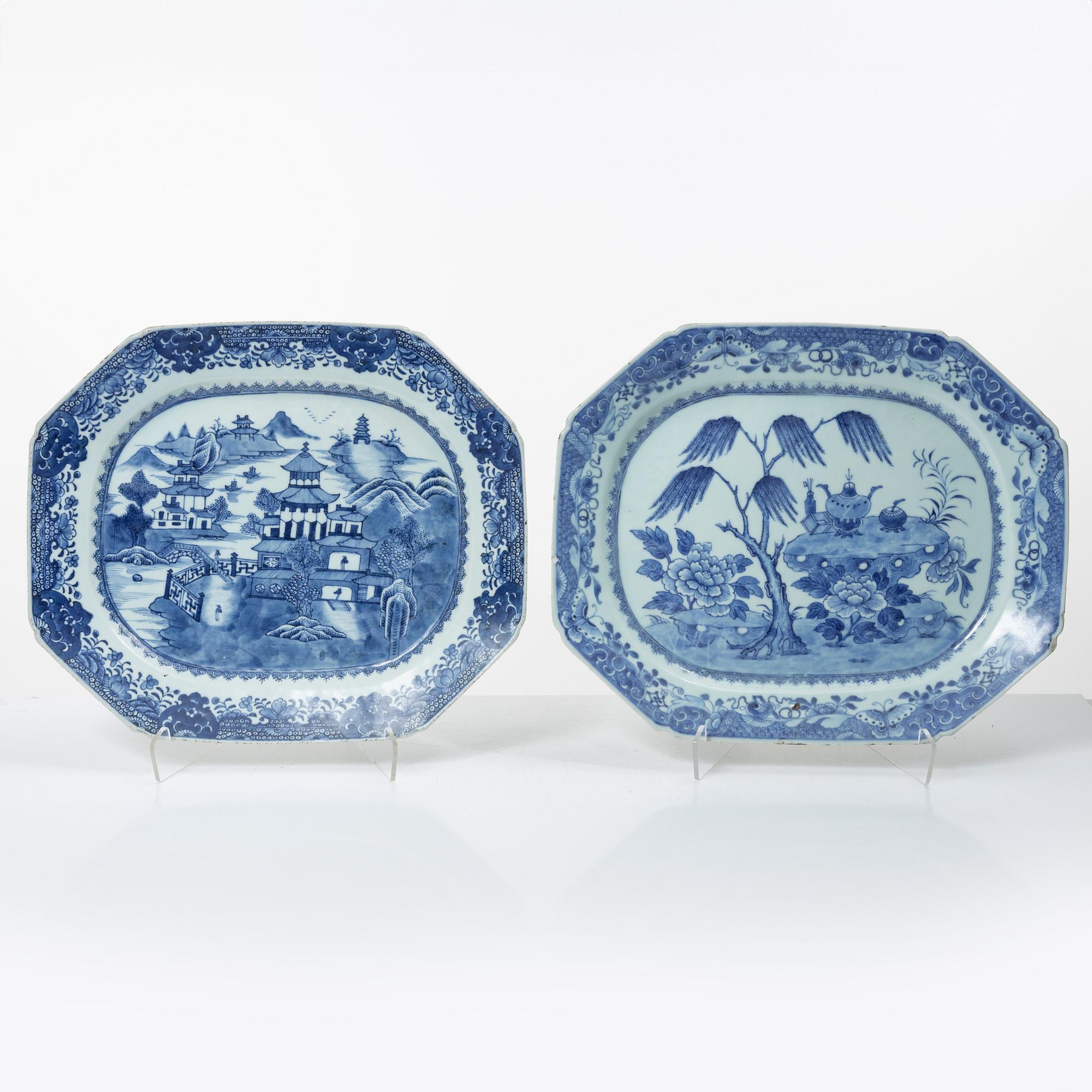 A group of five Chinese blue and white porcelain serving dishes, Qing dynasty, 18th century and around 1800.