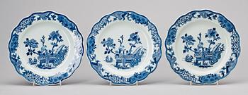 TALLRIKAR, 3 st, porslin, Kina, Qianlong, 1700-tal.