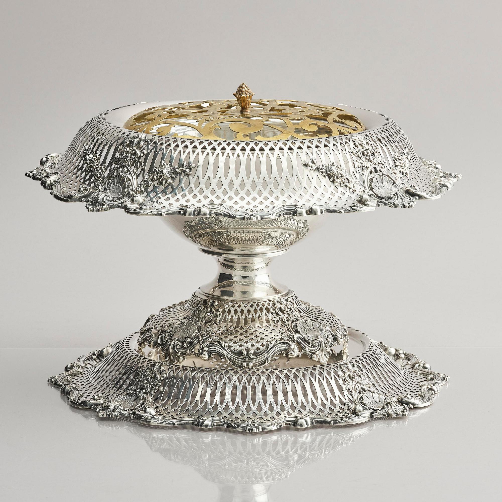 Praktskål med fat, sterling silver, Black, Starr & Frost, New York 1874-1908.