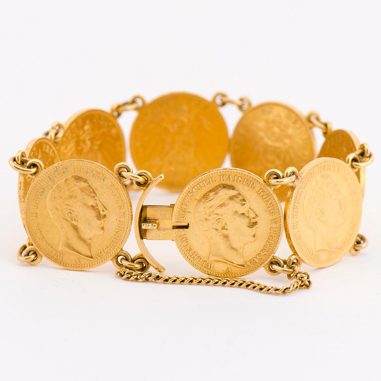 A BRACELET, gold coins, setting 18K gold.