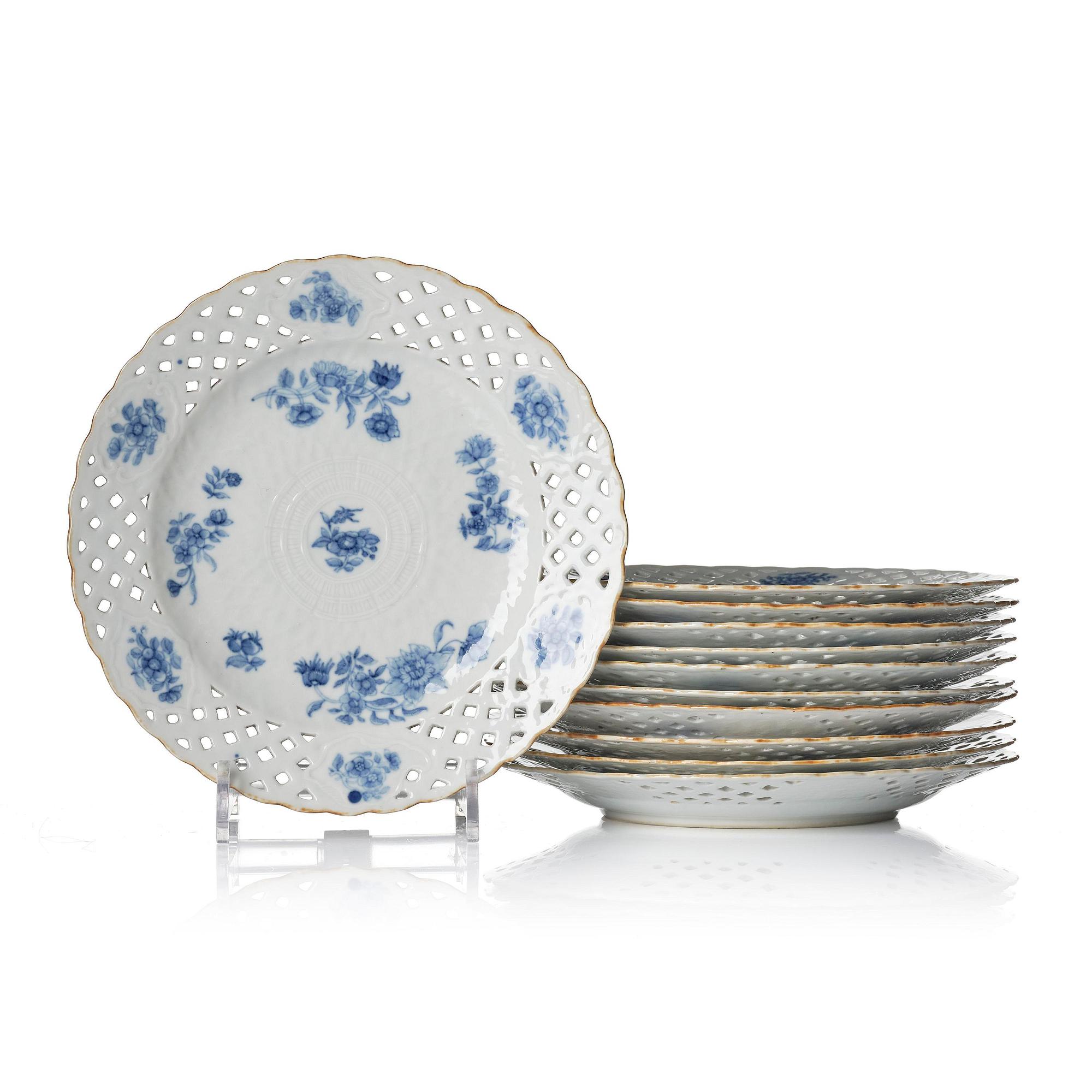 A set of 11 blue and white dessert plates, Qing dynasty, Qianlong (1736-95).