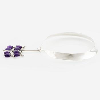 Vivianna Torun Bülow-Hübe, a necklace with a pendant, No. 160 and No. 35, sterling silver  with amethyst, for Georg Jensen, Copenhagen.