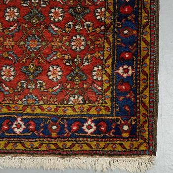 A runner, a semi-antique Western Iran/Azerbajdzjan, probably, ca 423 x 99 cm.