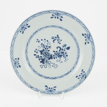 Servisdelar, porslin, 43 st, Kina, Qingdynastin, mestadels Qianlong (1735-95).