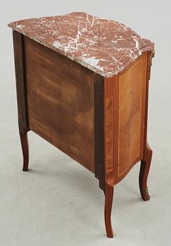 BYRÅ, Louis XVI-stil, Frankrike. 1900-tal.