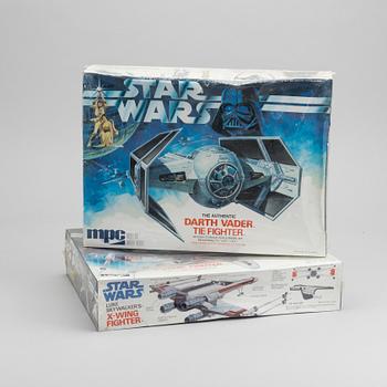 STAR WARS,two  authentic scale model kit, Darth Vader Tie Fighter och Luke Skywalker X-ving Fighther, 1977.