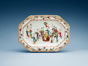 1449. A famille rose tureen stand, Qing dynasty Qianlong (1736-95).