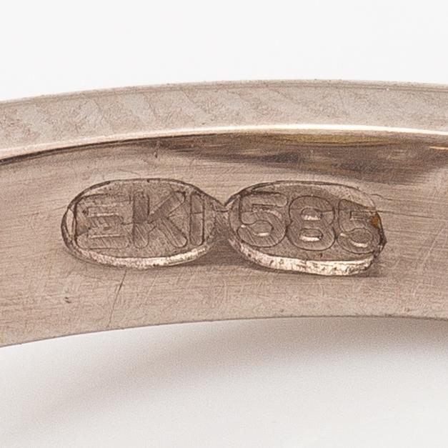 Ring, 14K vitguld, krysoberyll ca 3.00 ct och diamanter ca 0.80 ct tot enligt certifikat. Erkki Nupponen, Helsingfors.