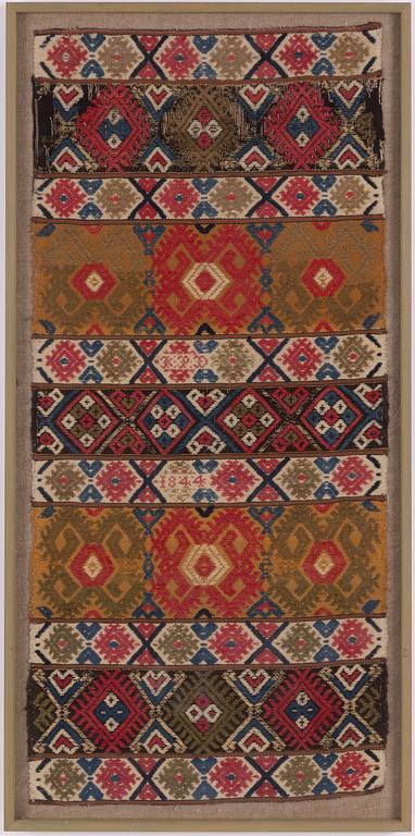 Vävnad, allmoge, daterad 1844, ca 107 x 49 cm.