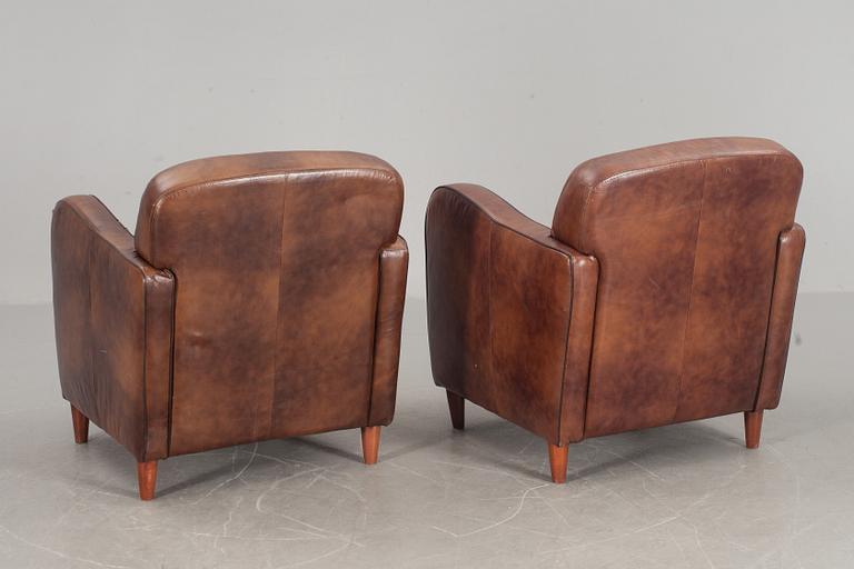 FÅTÖLJER, ett par, 1900-talets sista fjärdedel.