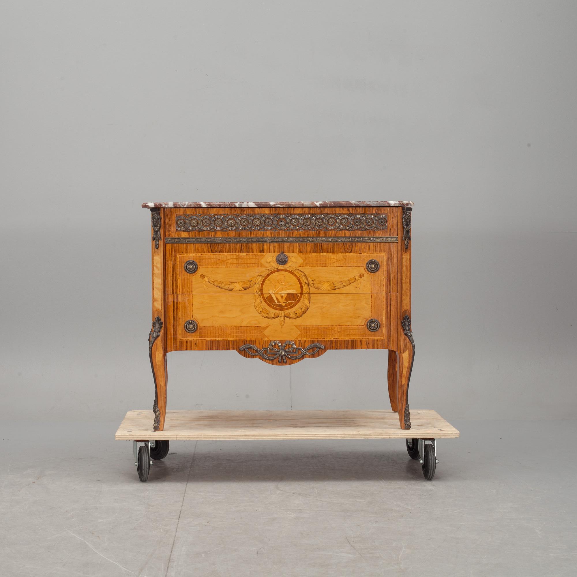 BYRÅ, sk Haupt-kopia, gustaviansk stil, 1900-tal.