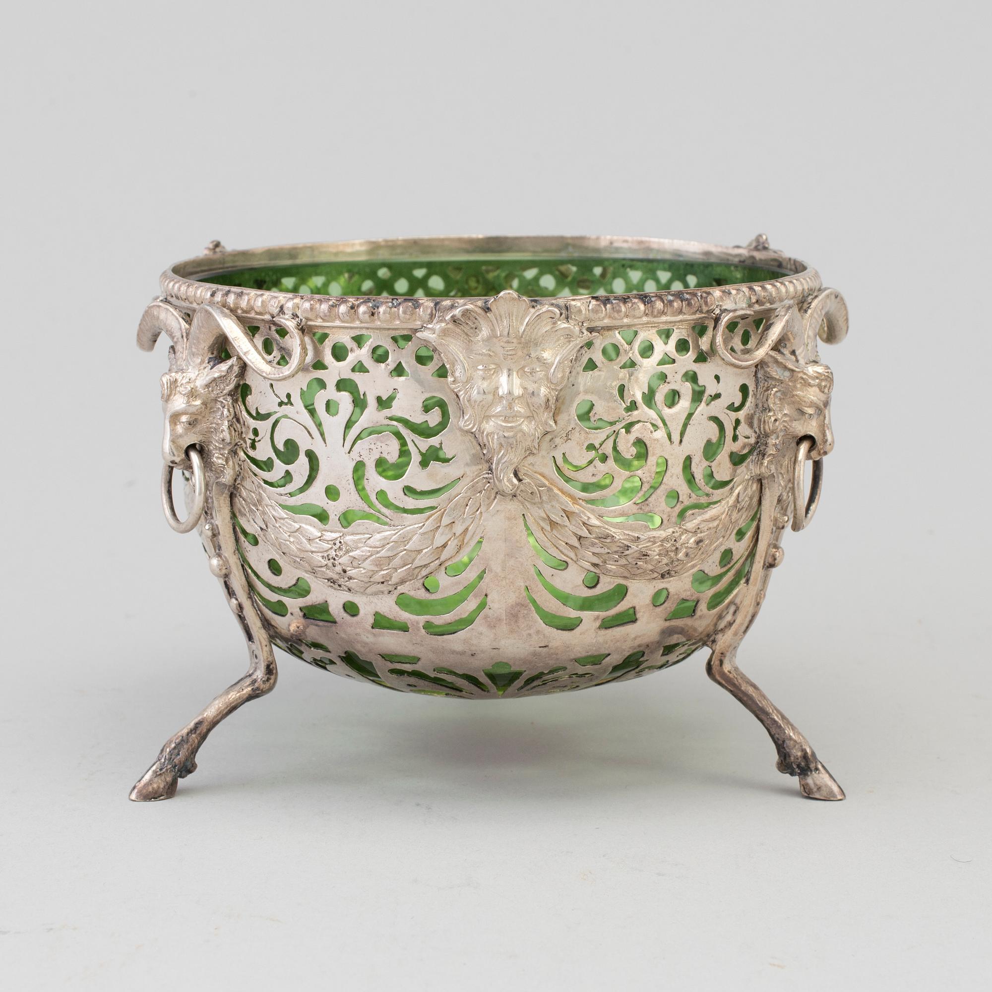 A GERMAN SILVER SWEET MEAT BOWL, first half of the 20th century.