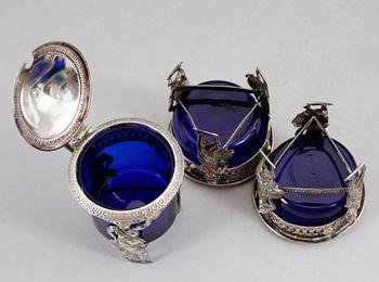 SALT- OCH SENAPSKAR, 3 delar, silver, sannolikt Frankrike, 1800-tal.