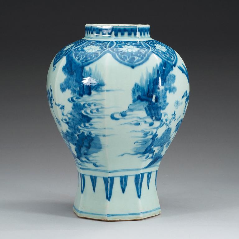 A blue and white Transitional jar, 17th Century.