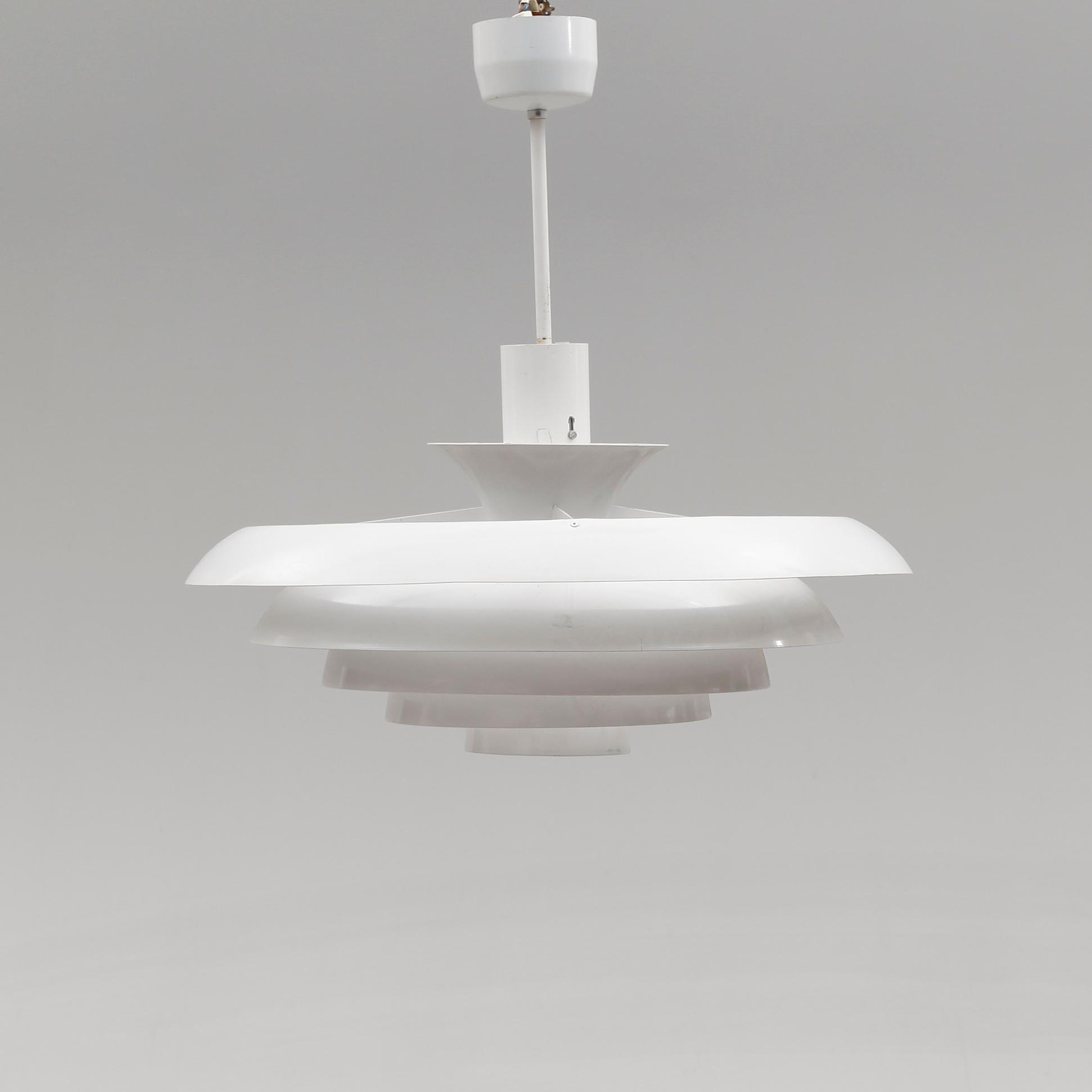 TAKLAMPA, Fagerhults, 1900-talet andra hälft. Höjd ca 65 cm.
