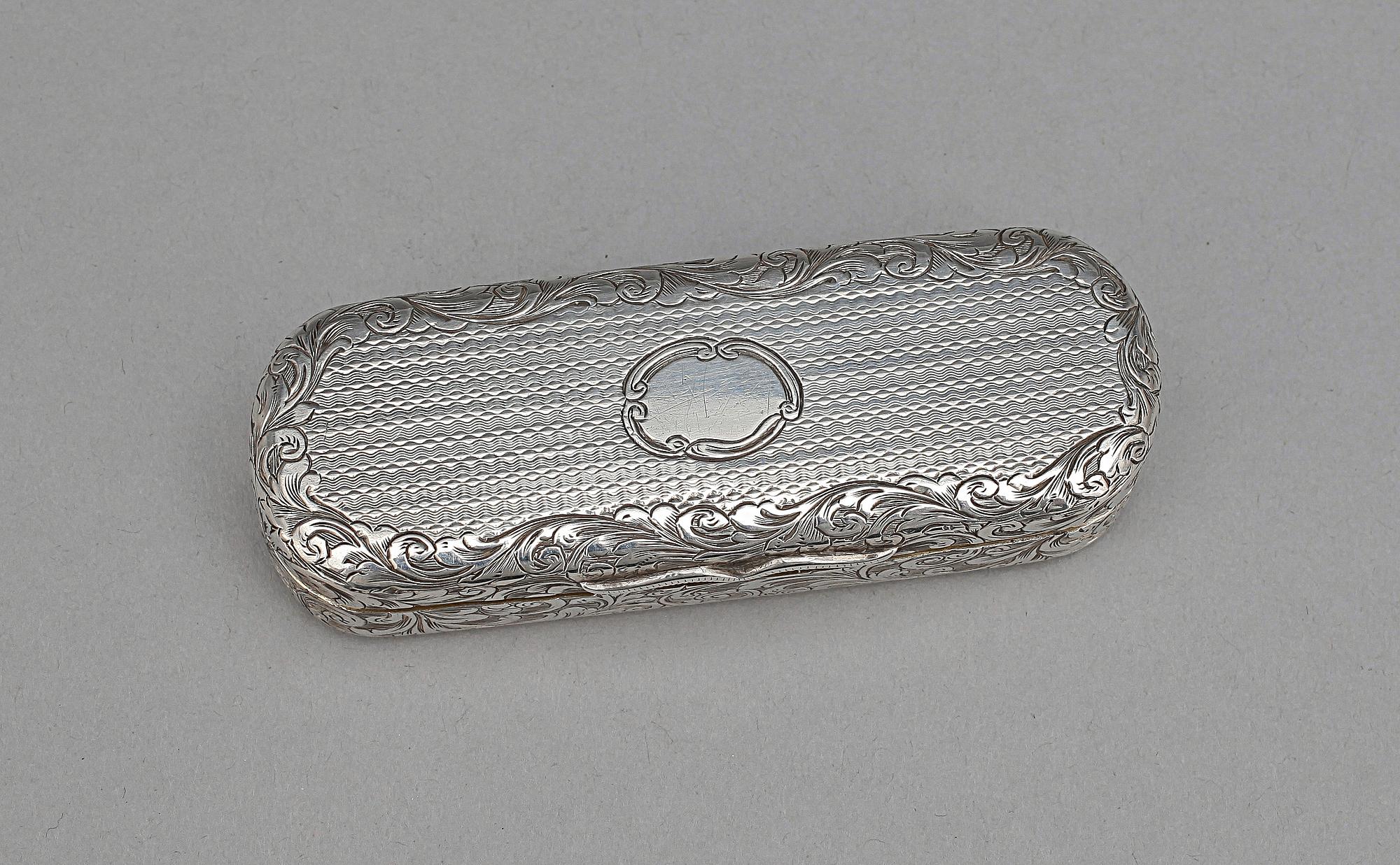 SNUSDOSA, silver, trol Edward Smith, Birmingham, England, 1844. Vikt 65.