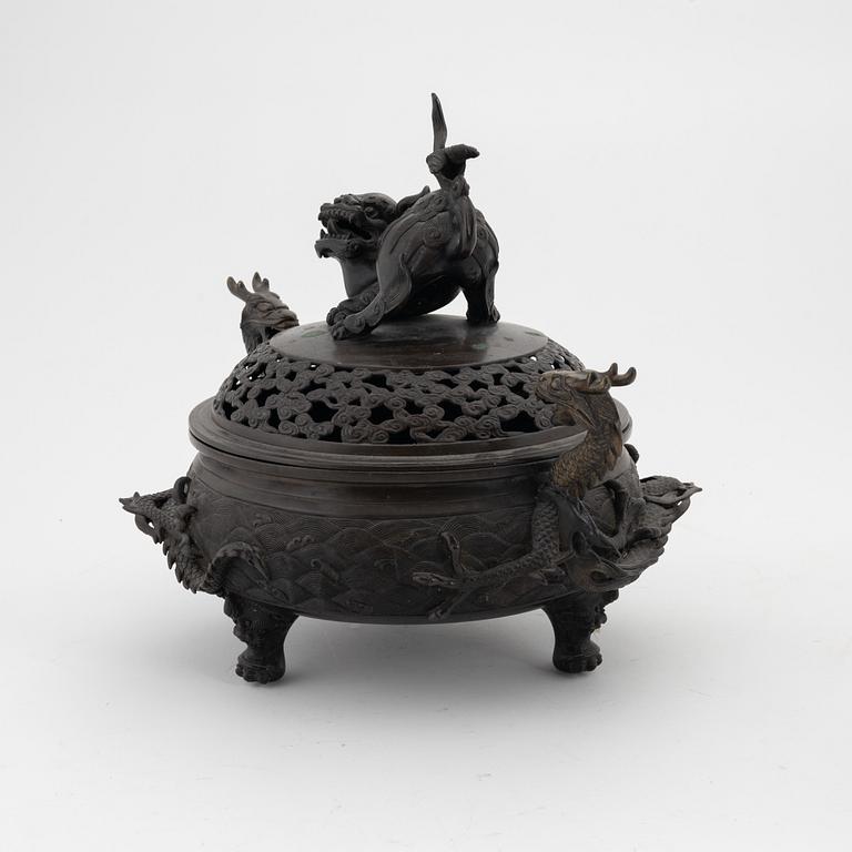 A Japanese bronze censer, presumably first half of the 20th Century or older.