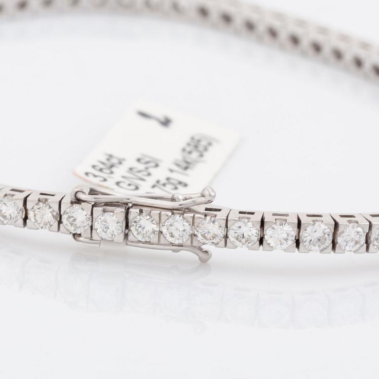 Brilliant cut diamond tennis braclet.