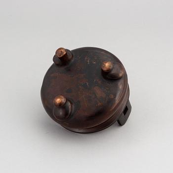 A Chinese bronze censer, late Qing dynasty, around the year 1900.