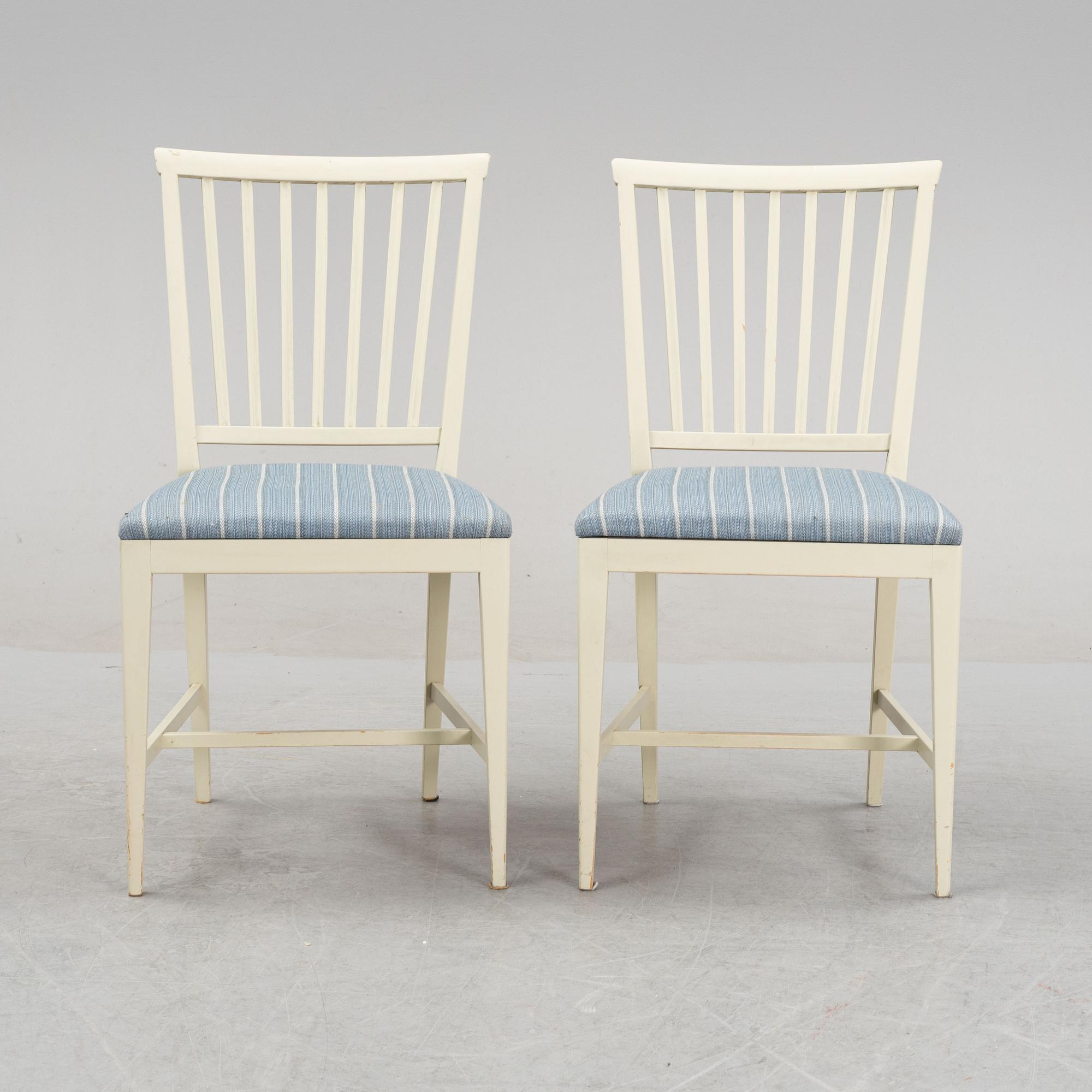 Carl Malmsten, a 'Herrgården' dining table and a set of four 'Vardags' chairs, second half of the 20th Century.