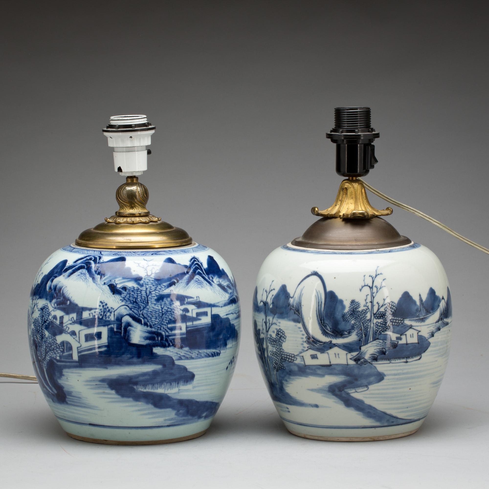 BORDSLAMPOR/BOJANER, 2 st. Porslin. Kina, 1800-tal.