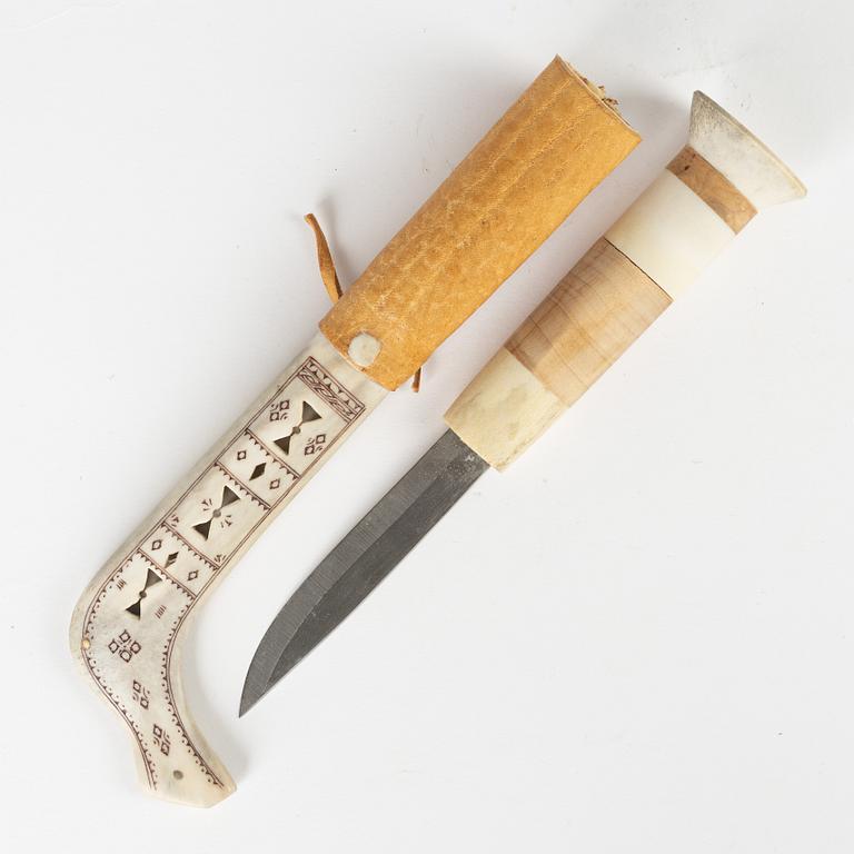 A reindeer horn knife by Per Henrik Simma, signed.