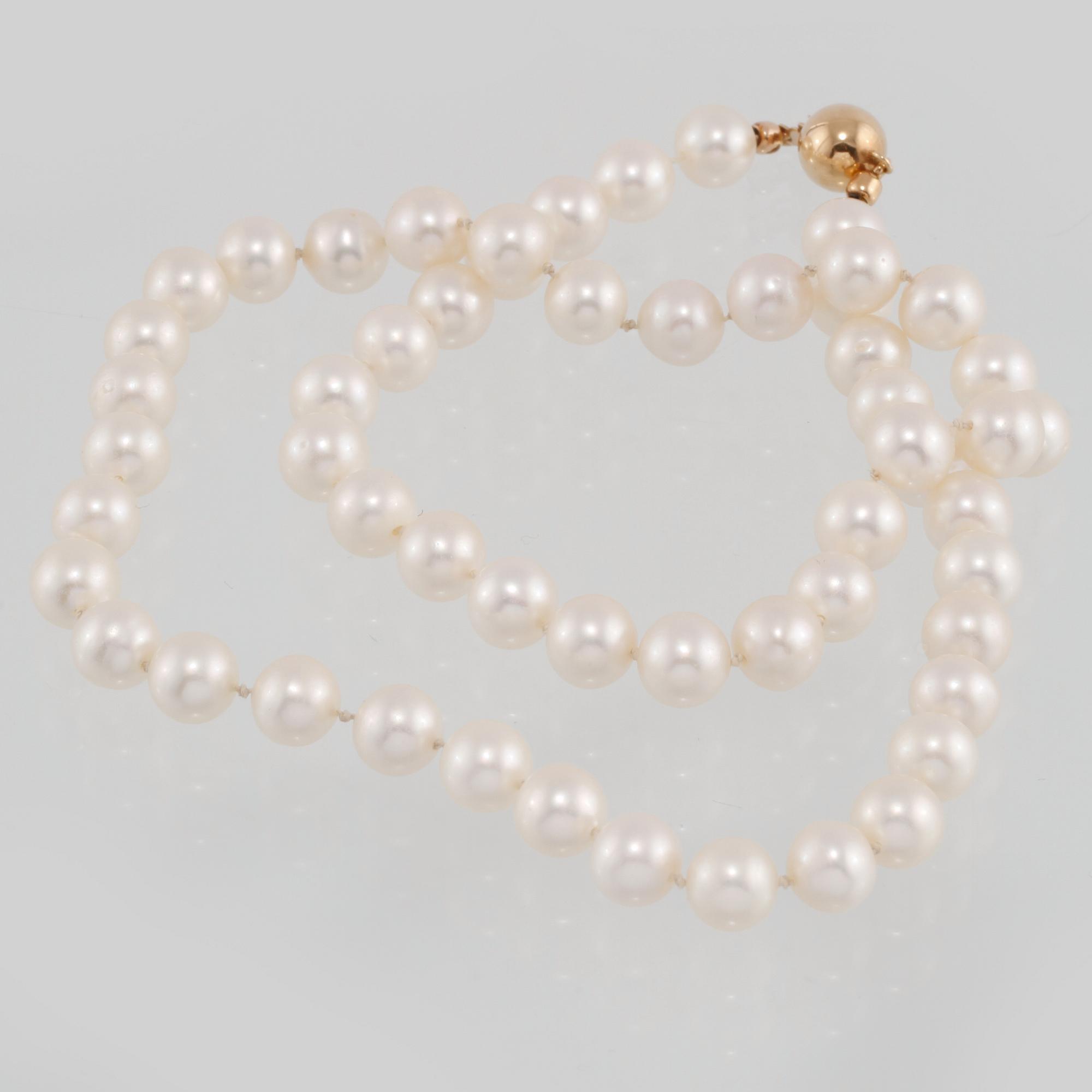 HALSBAND, odlade pärlor med lås i 18K guld.
