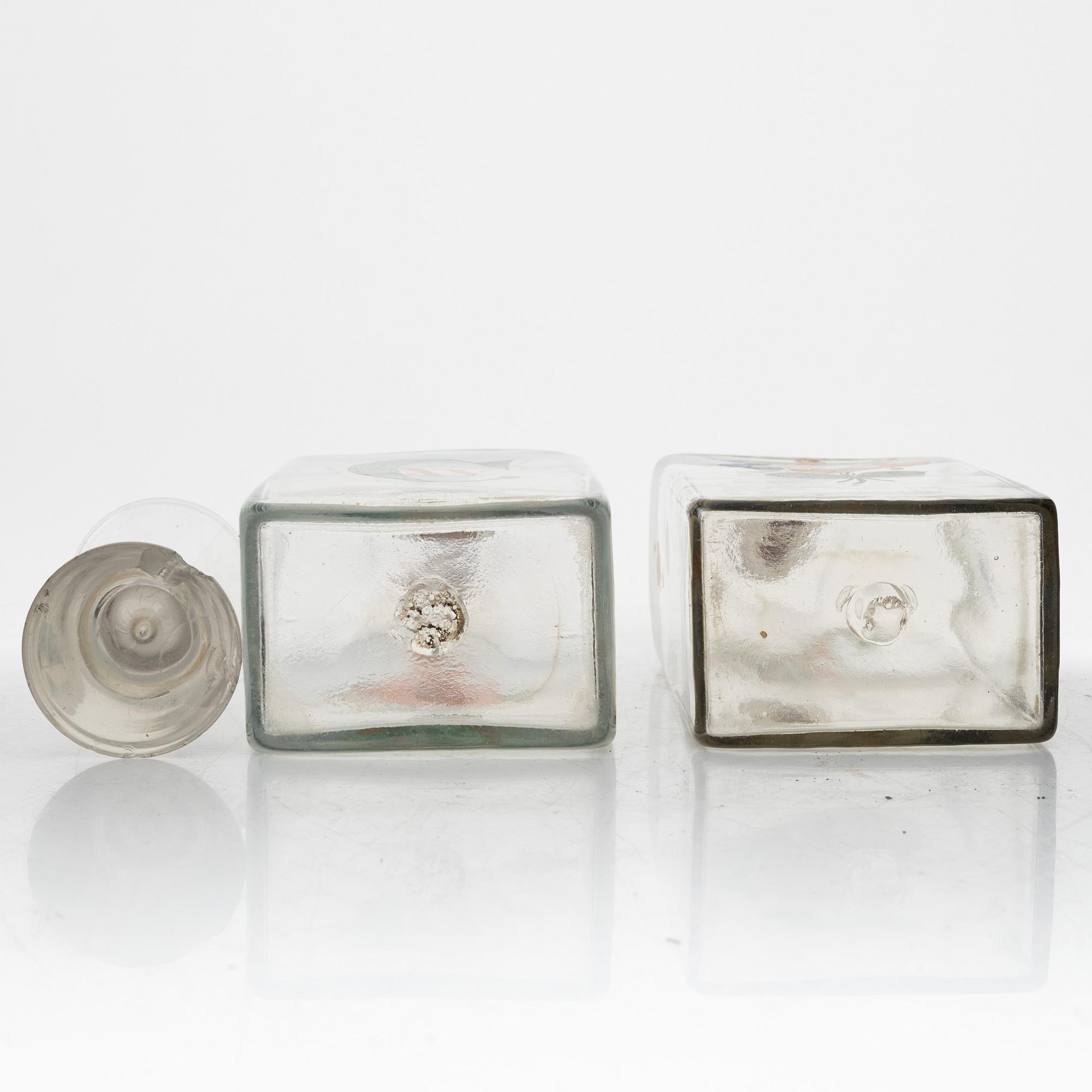 Schatull med pluntor och glas, 1800-tal.