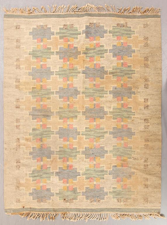 Maj Svanström, matta, Rölakan,  Klockargårdens Hemslöjd, Tällberg, signerad MS KH, 1900-talets mitt, 230x183 cm.