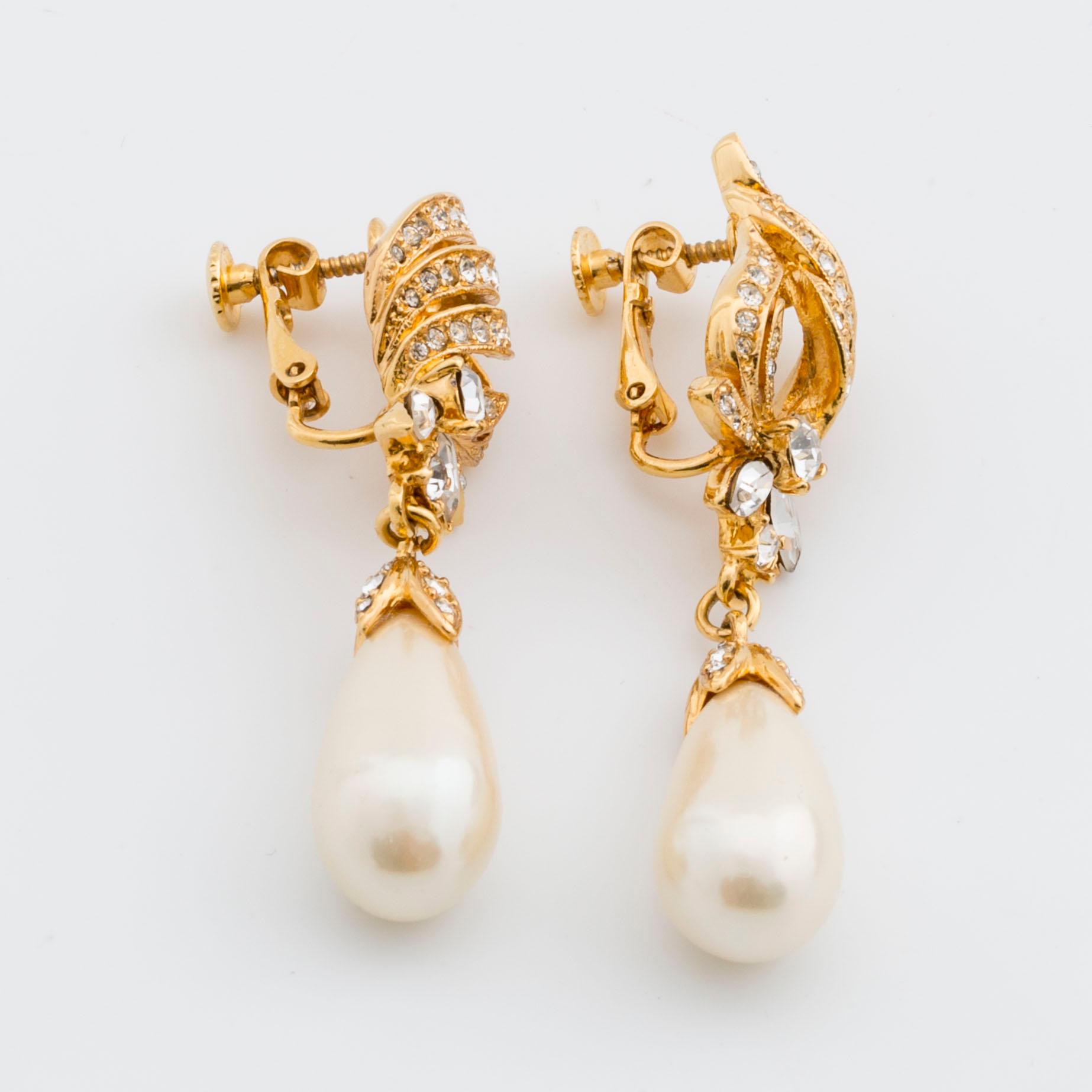 OSCAR DE LA RENTA, halsband och örhängen.