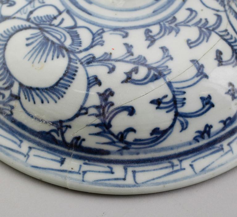 VASER, 3 st samt LOCKSKÅL, porslin, ostindiska, 1800-/1900-tal.