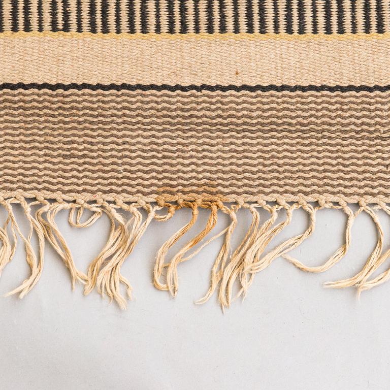 A 1930s Finnish flat weave carpet. Circa 300x190 cm.