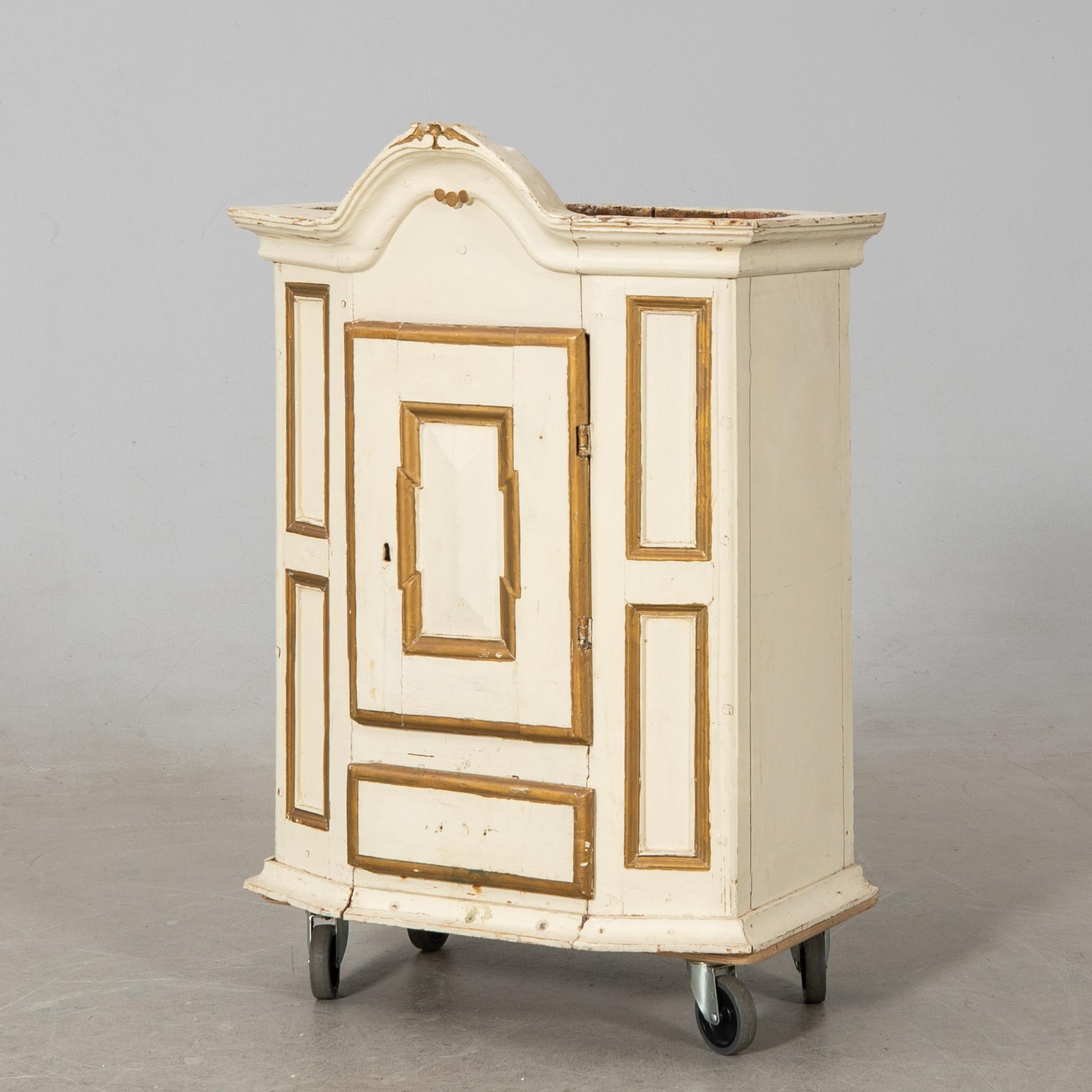 Väggskåp, 1700-tal.