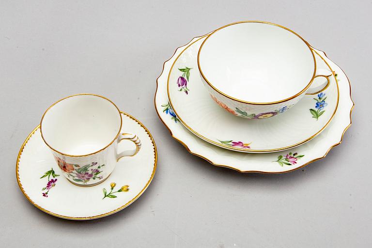 Royal Copenhagen, Kaffeservis, ca 60 delar, porslin, "Sachsisk Blomst", Kunglig Dansk.