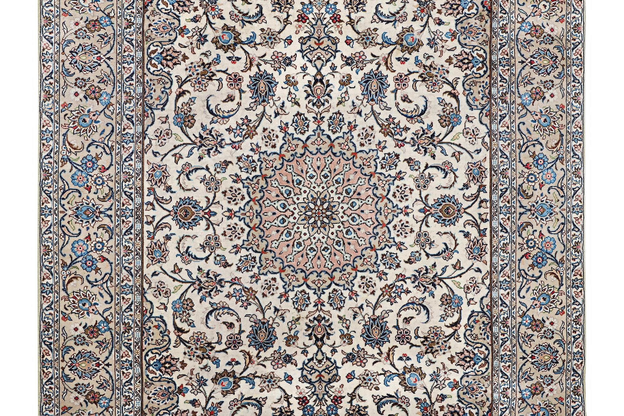 Matta, Keshan, ca 292 x 191 cm.