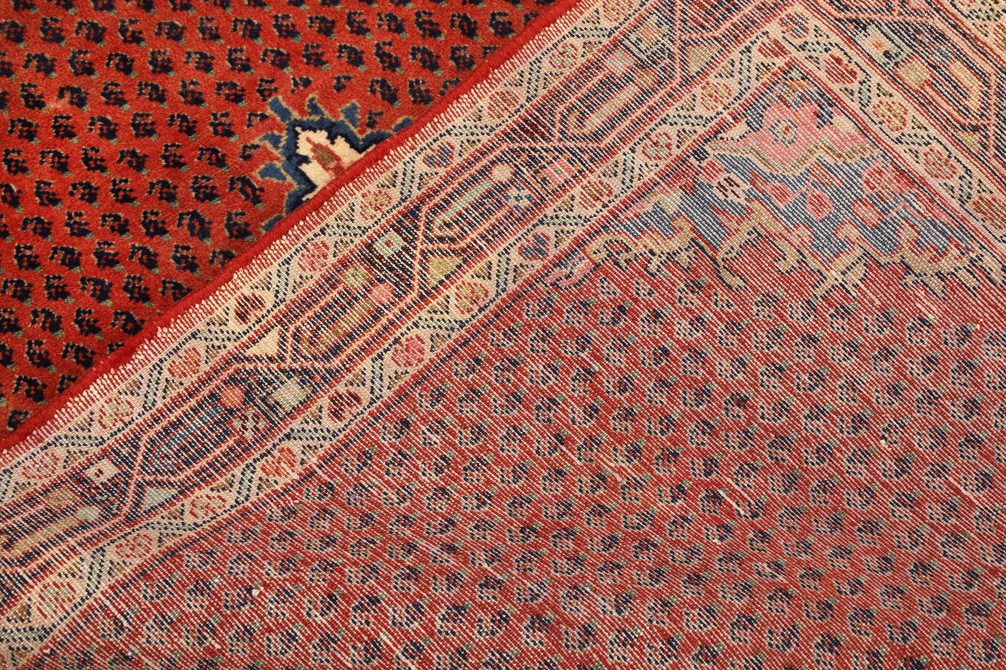 A Sarouk runner, approx. 372 x 115 cm.
