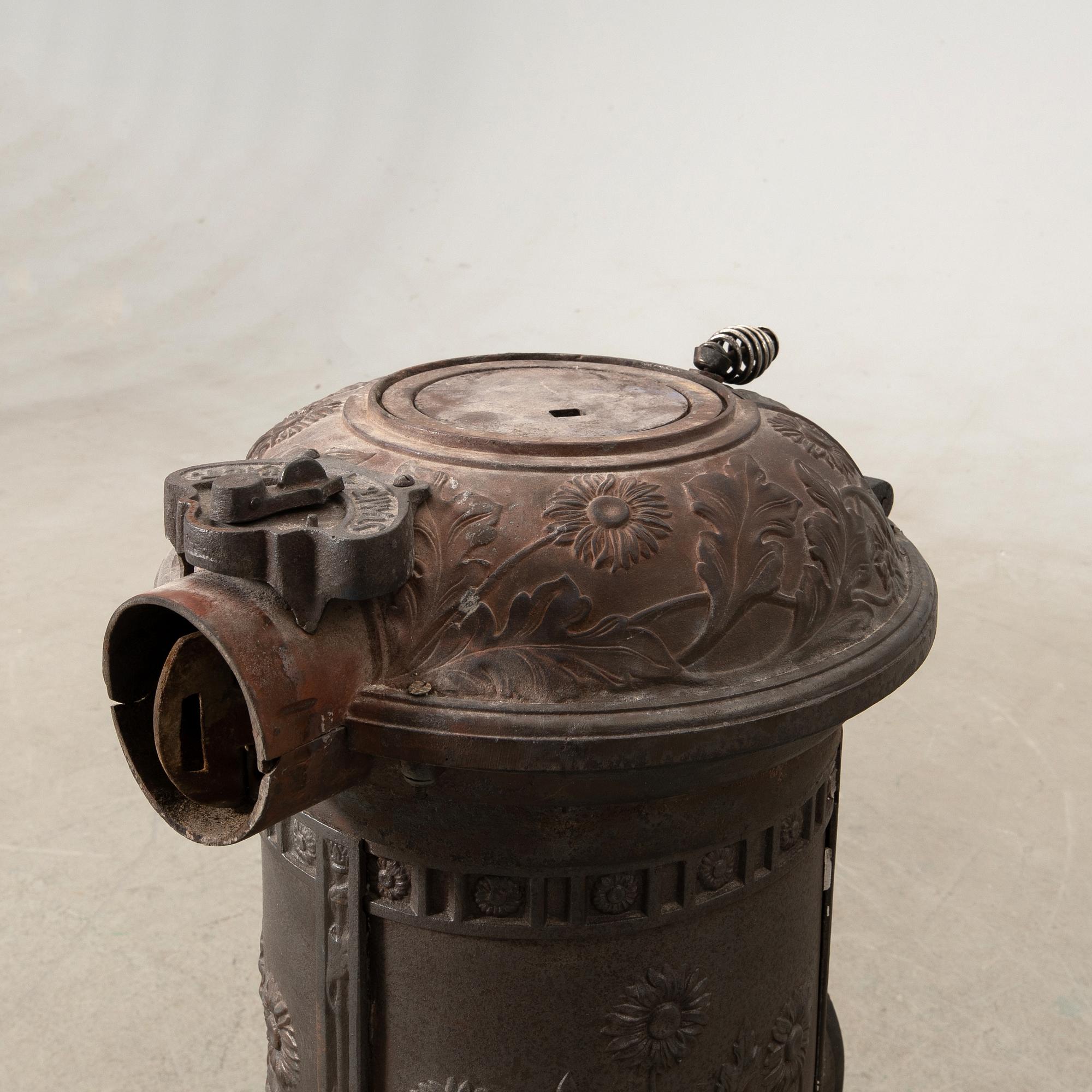 Kamin No 79 "Mikado" of cast iron, Husqvarna early 20th century.