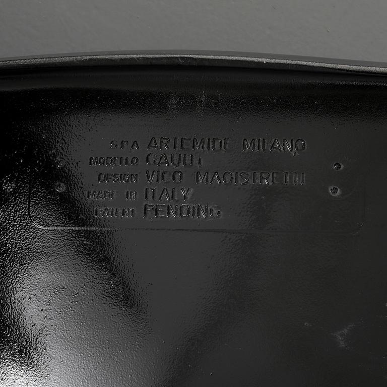 KARMSTOLAR, ett par, "The Gaudi Chair", Vico Magistretti, Artemide, Milano 1960-70-tal.