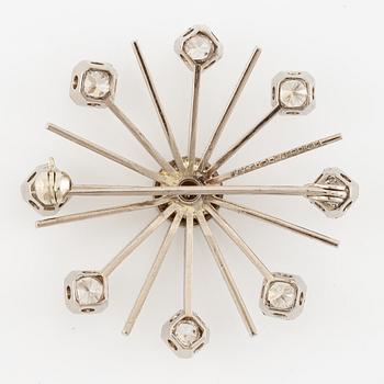 Brooch 18K white gold set with round brilliant-cut and octagonal-cut diamonds.
