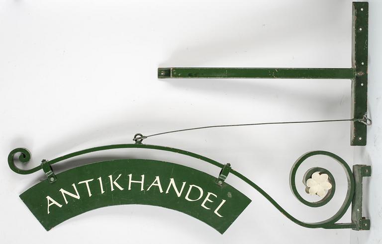 VÄGGSKYLT, smide, 1900-talets första hälft.